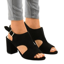 Mustat, avoimet sandaalit leikkauksella 99-33A