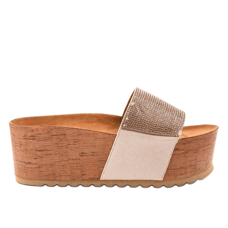 Beige tossut alustalla 77-99