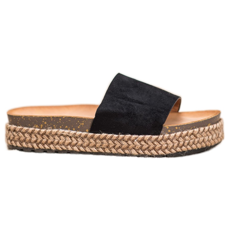 Comer Rento tossut alustalla musta