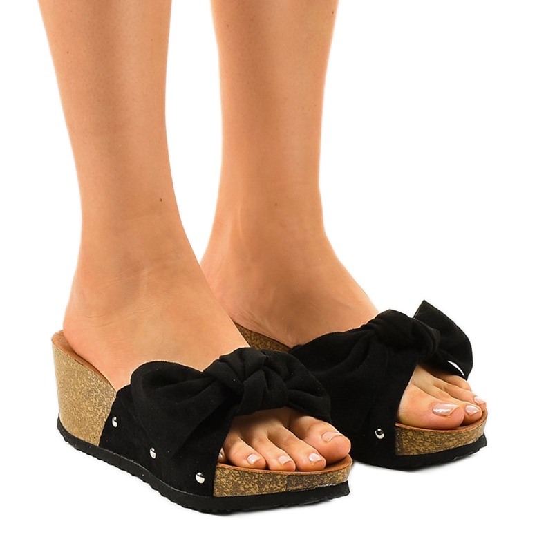 Mustat kiilasandaalit 7862-KL