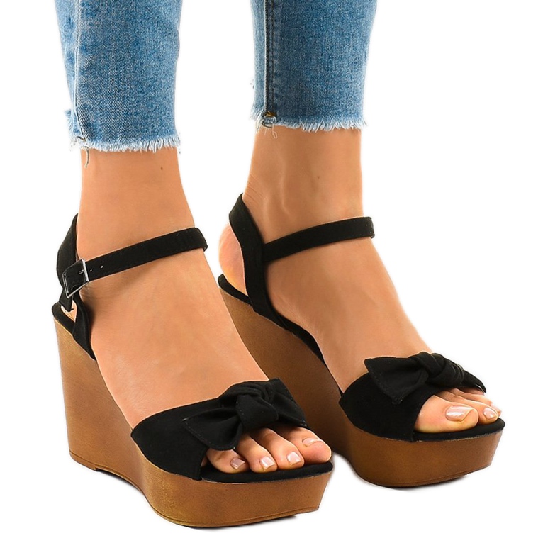 Mustat mokkanahkaiset kiilasandaalit HY8542