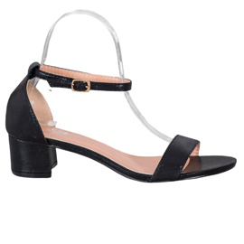 Small Swan Kiiltävät Eco -nahkasandaalit musta