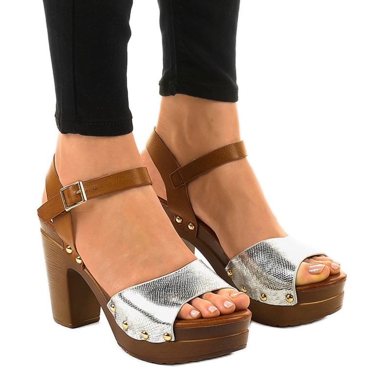 Hopeakorkoiset sandaalit 150-615 ruskea harmaa