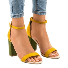 Keltaiset ja vihreät sandaalit soljessa olevassa pylvässä 0280-135 keltainen