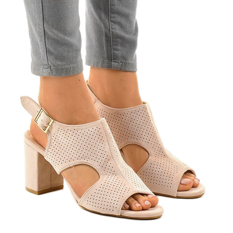 Beige, avoin sandaalit leikkauksella 99-33A