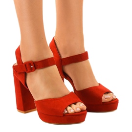 Punaiset sandaalit mokkanahalla 77-102 punainen