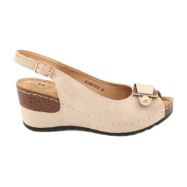 Mukavat kiilasandaalit Evento 8SD98-6230 beige