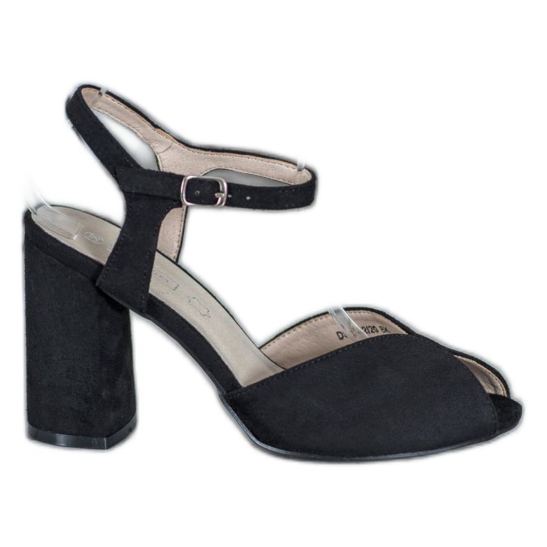 Filippo Mustat sandaalit baarissa