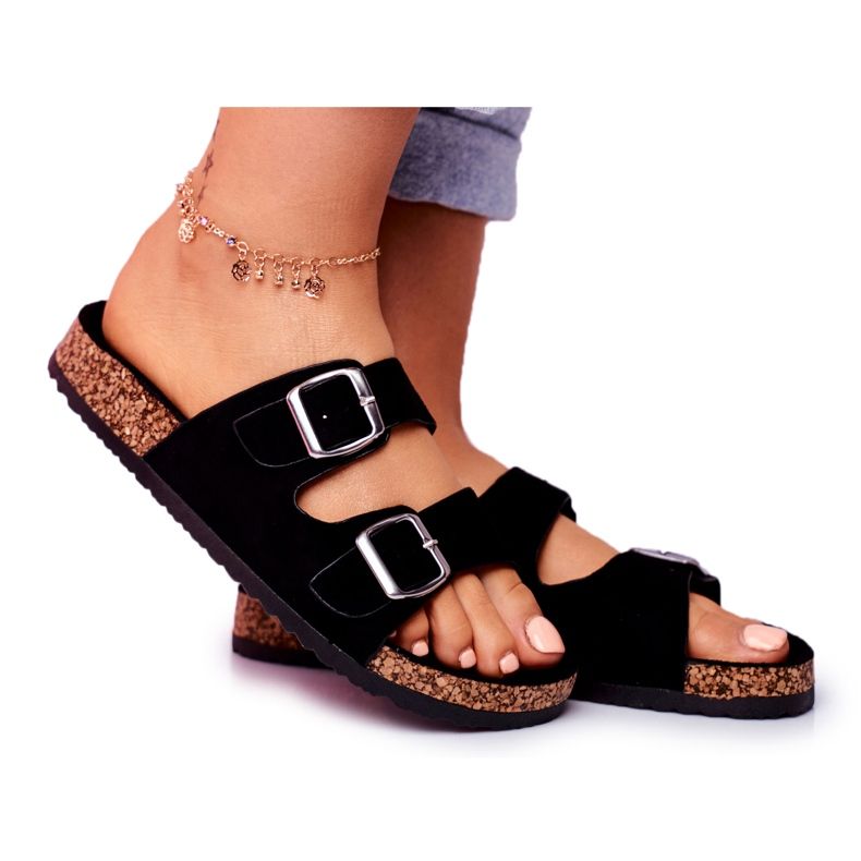 Naisten välilehden tossut mustalla kiinnikkeellä