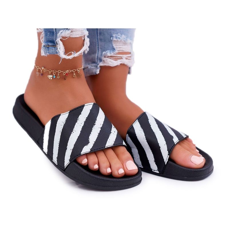 Aynna Naisten mustat tohvelit