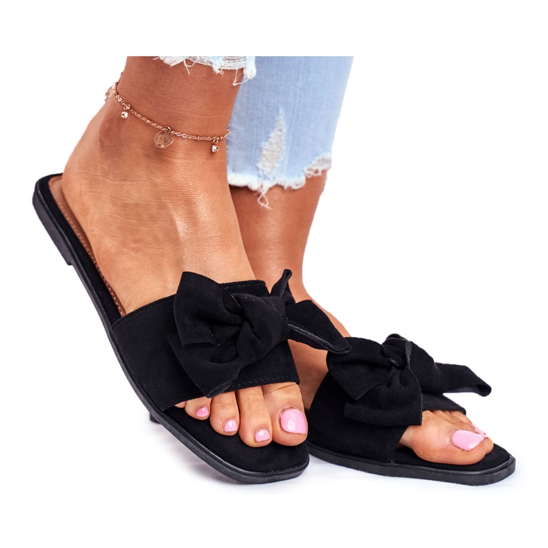 Malesian naisten tossut mustilla jousilla musta