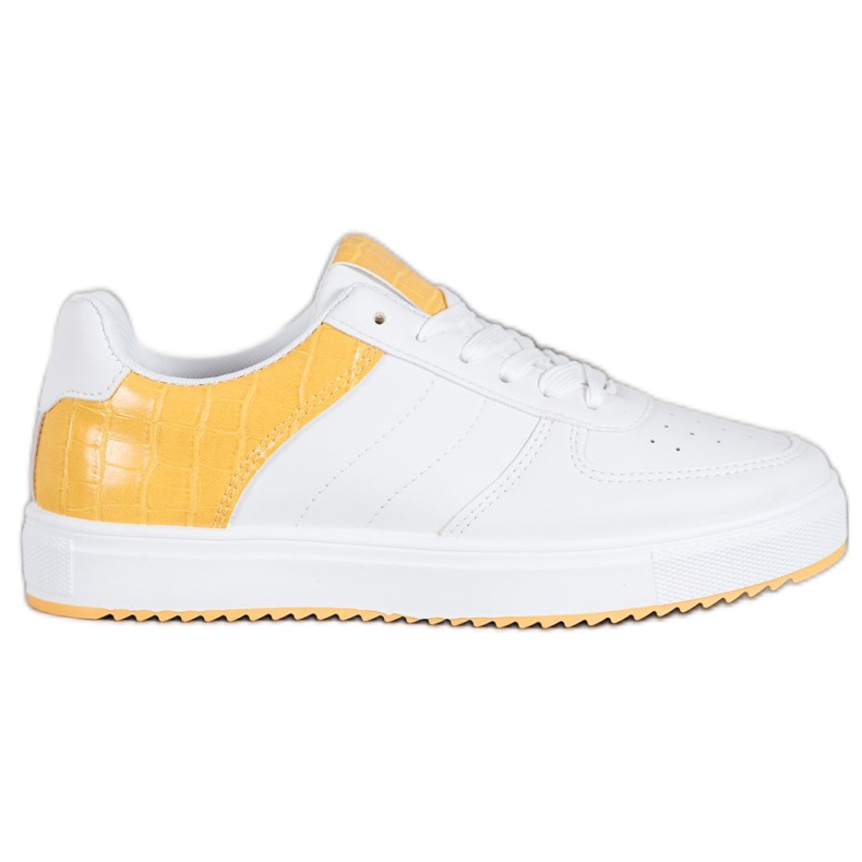 SHELOVET Tyylikkäät kengät alustalla valkoinen