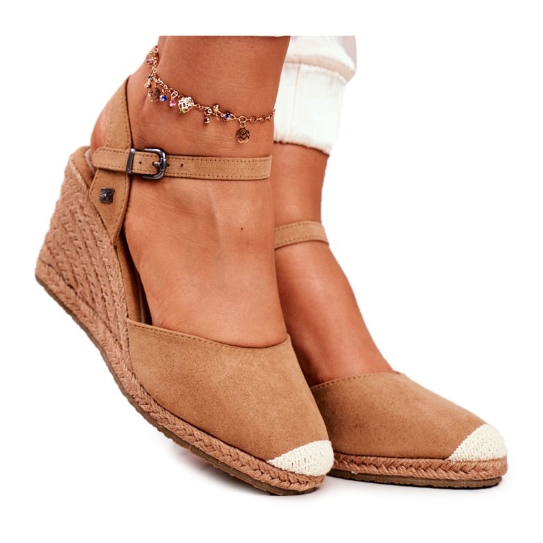 Naisten sandaalit punotulla kiilalla Big Star Light Brown DD274A169 ruskea