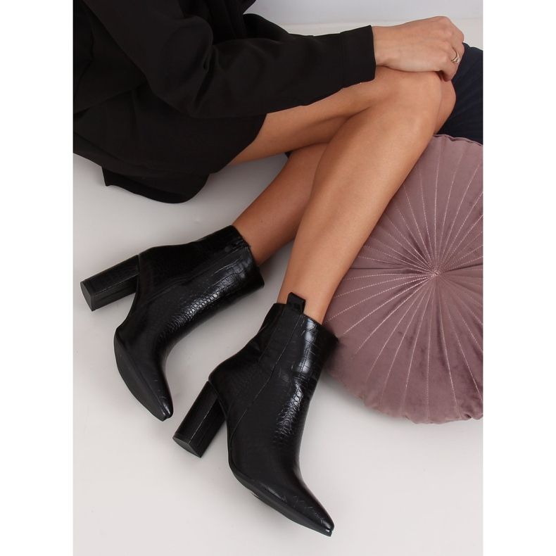 Mustat käärmeennahkaiset korkokengät RB54 musta