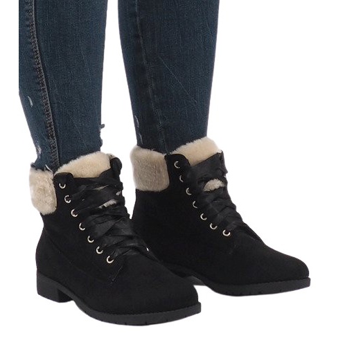 Mustat eristetyt nauhakengät C-7100