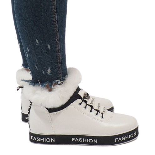 Valkoiset eristetyt turkis mokkanahka NB252P-1 valkoinen