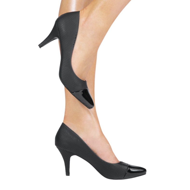 Mustat pumput YS-437-kantapäässä