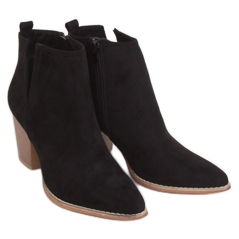 Korkeakorkoiset saappaat, joissa on mantelinmusta varpaat M397 Musta