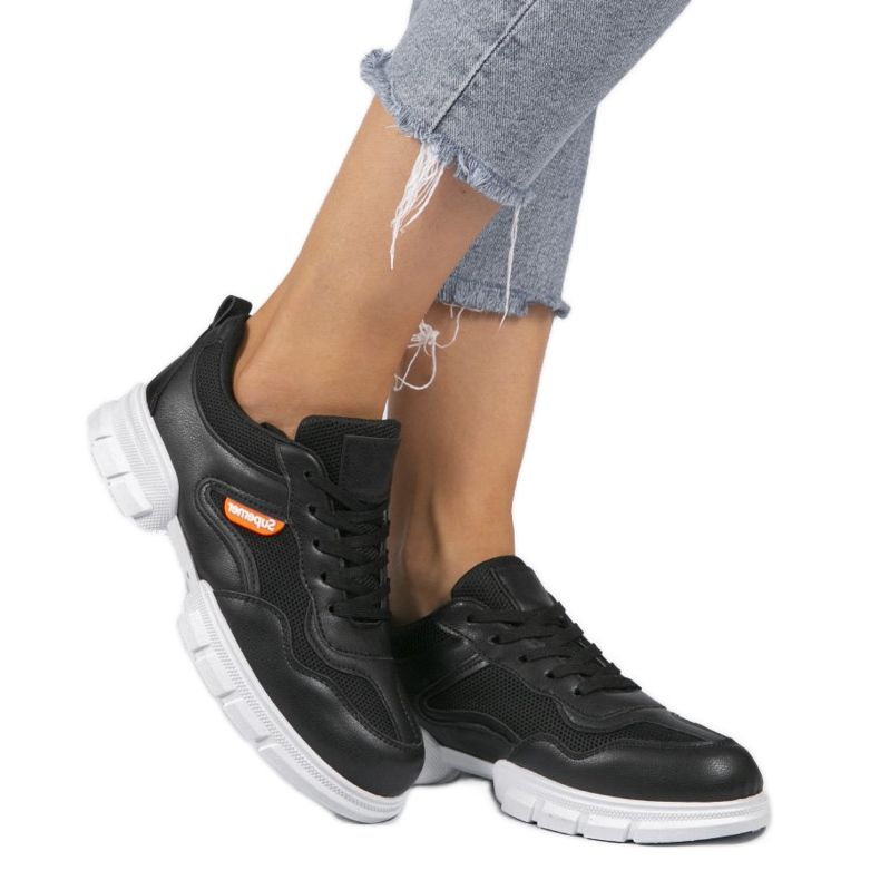 Muodikkaat mustat urheilukengät C051