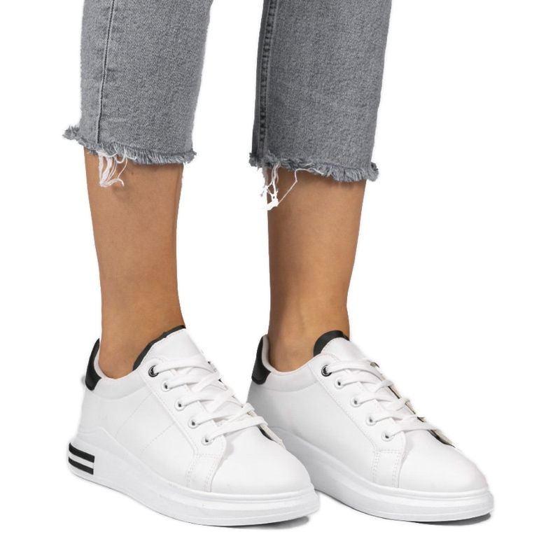 LG20 valkoiset klassiset lenkkarit valkoinen musta