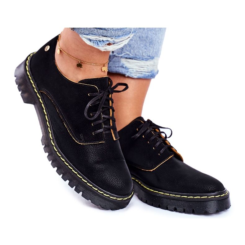 Naisten Brogues Oxfords Nahka Musta Maciejka 04087-01