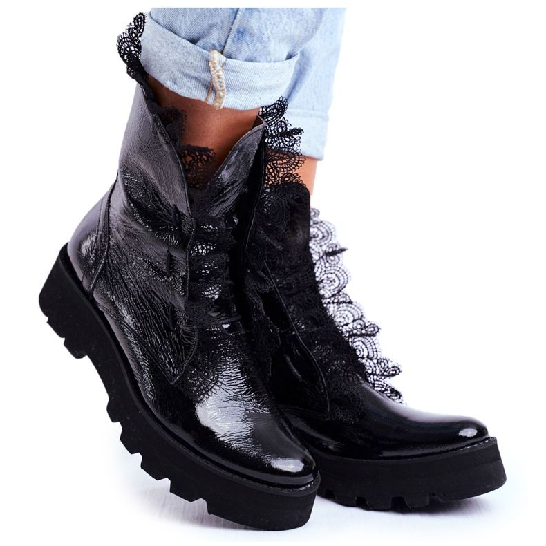 Exquisite Naisten korkeat saappaat lakattua nahkaa Montegero musta