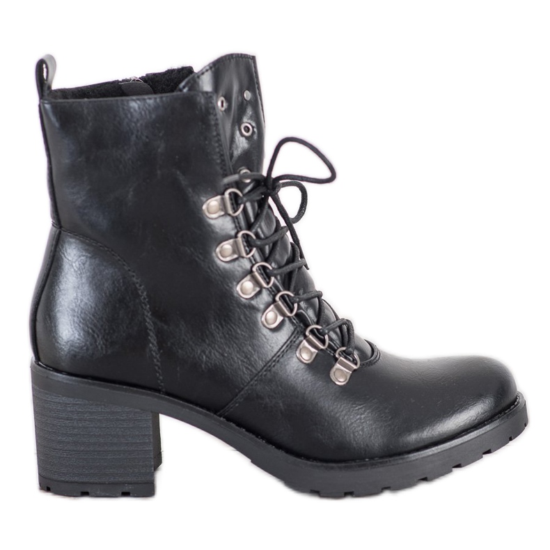 Työntekijät VINCEZA -postissa musta