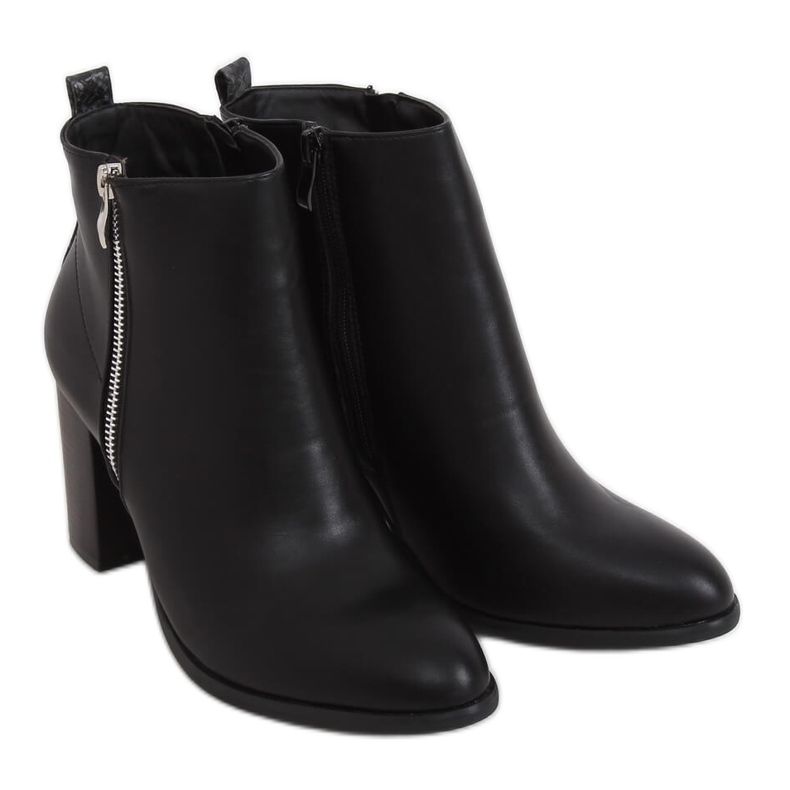 Klassiset mustat korkokengät 688-A21 Musta