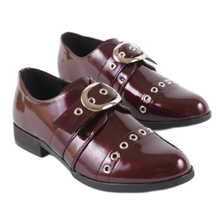 Punaiset lakatut kengät, joissa C18-6263-2 solki punainen