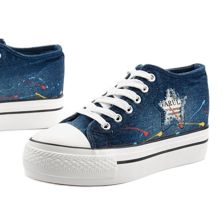 Tummansiniset lenkkarit, joissa Mirarenna -kiilat sininen