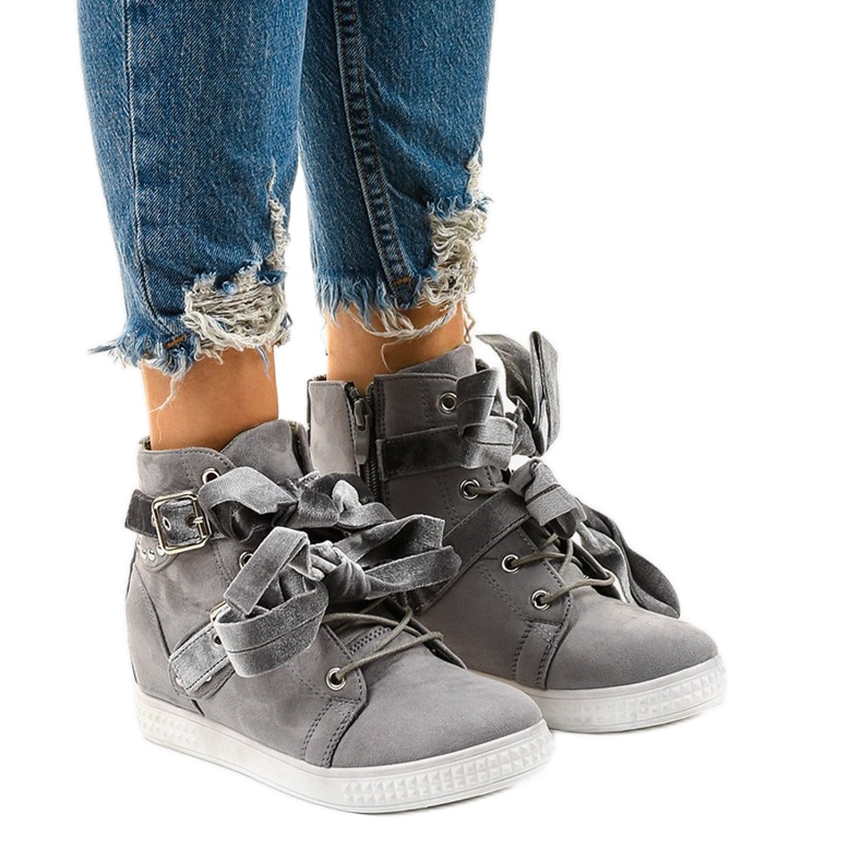 Harmaat mokkanahkaiset lenkkarit Haiphaia -soljella