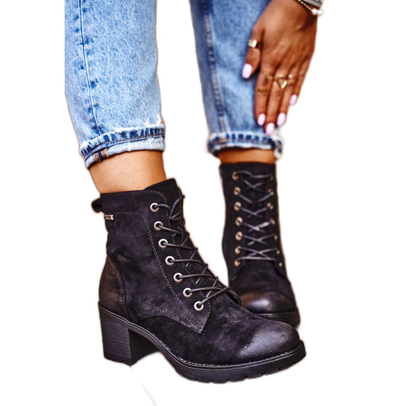 Vinceza Naisten mustat lämpimät saappaat kantapäässä