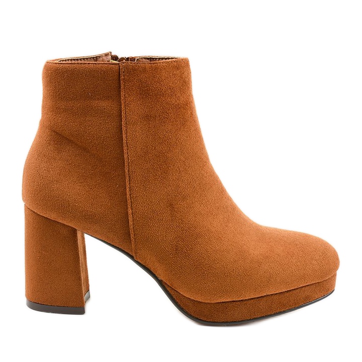 Ruskeat mokkanahkaiset nilkkurit Mahoganis -pylväässä keltainen