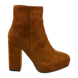 Ruskeat mokkanahkaiset nilkkurit Skye -pylväässä