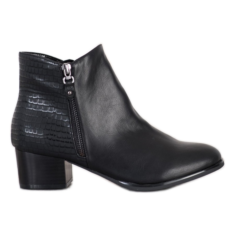 Kylie Mustat saappaat