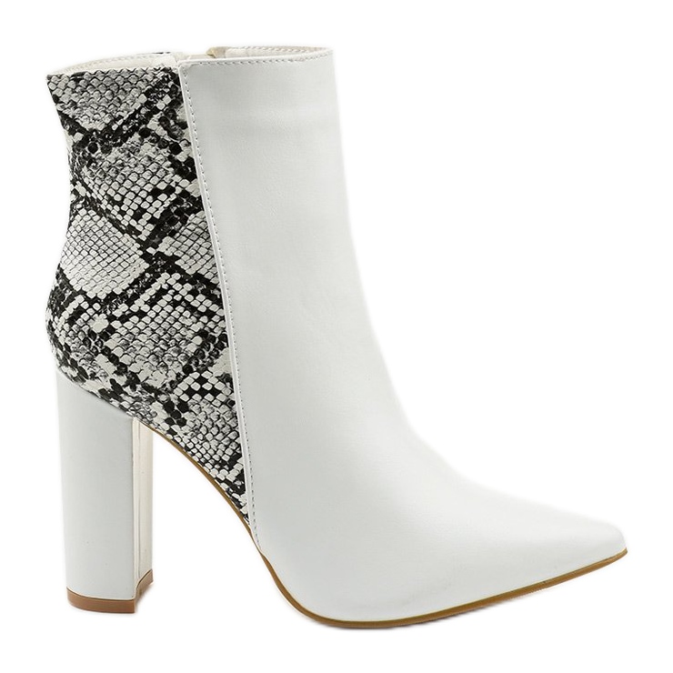 Valkoiset saappaat Shyvia -pylväässä valkoinen