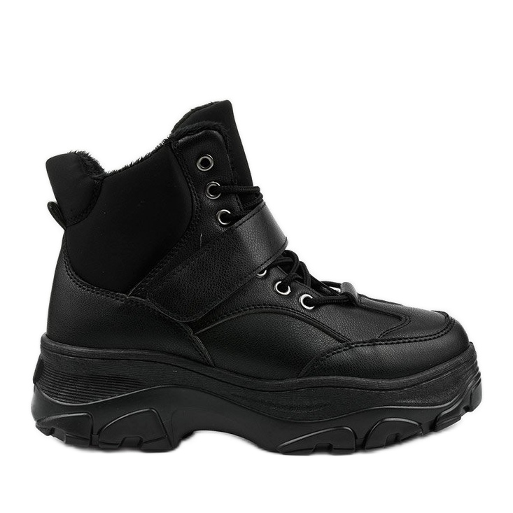 Mustat muodikkaat urheilukengät, jotka on valmistettu ekonahasta Soulsille