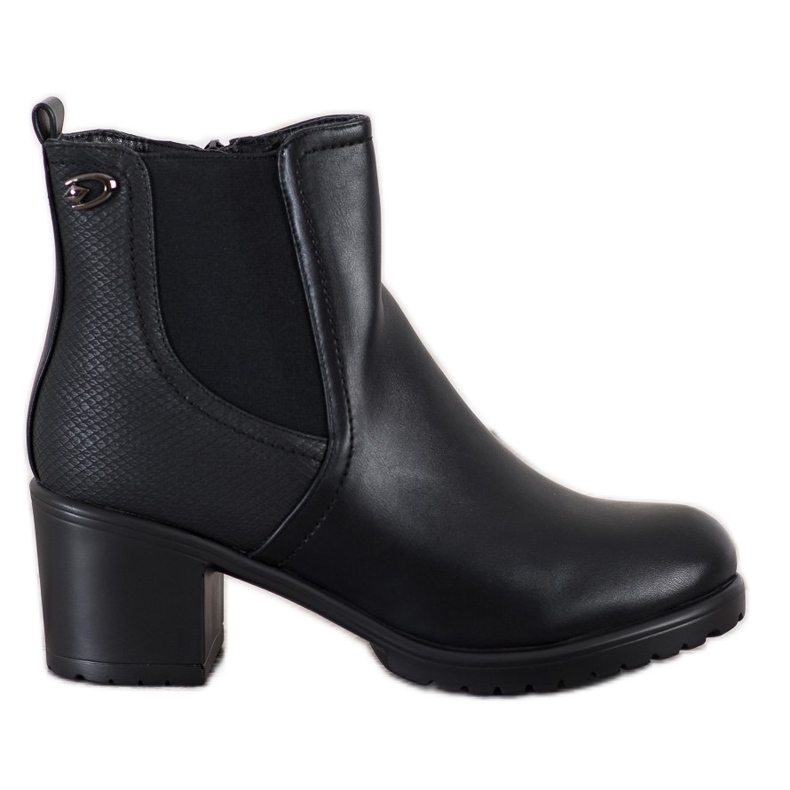 Kevyet saappaat postissa musta