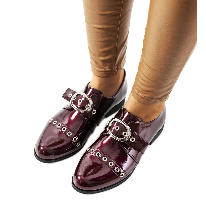 Viininpunaiset lakatut kengät, joissa C18-6263-2 solki punainen monivärinen