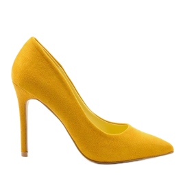 Keltaiset klassiset Hyirnar -mokkakorot keltainen