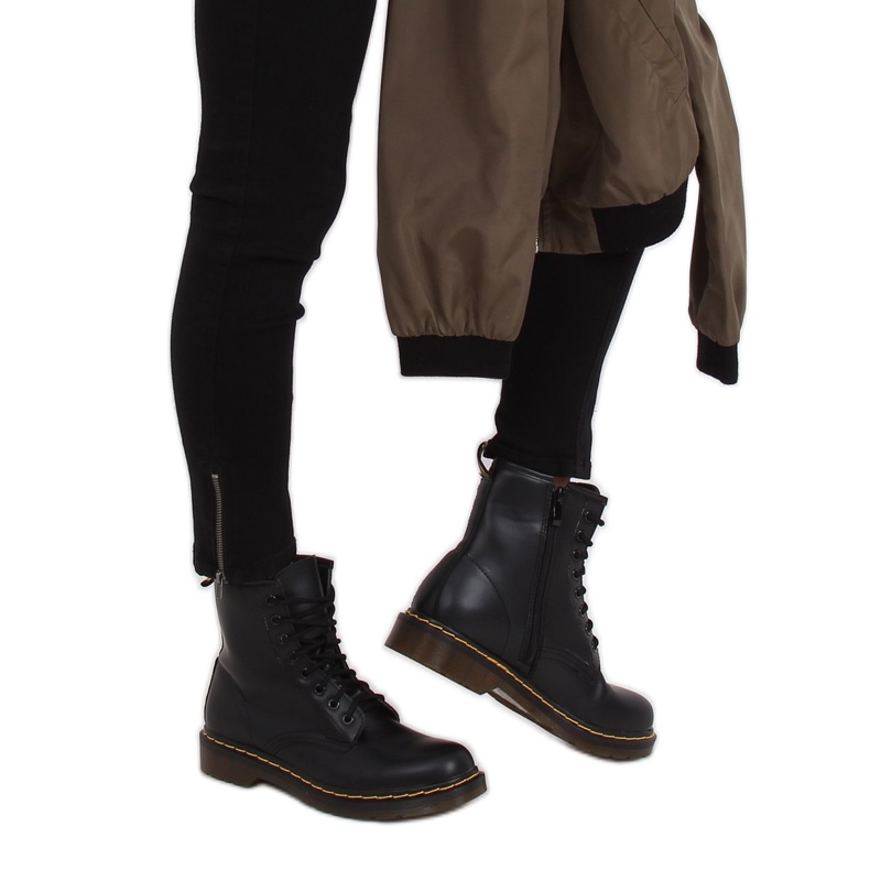 Nauhalliset saappaat musta martensiaki NC1019 musta