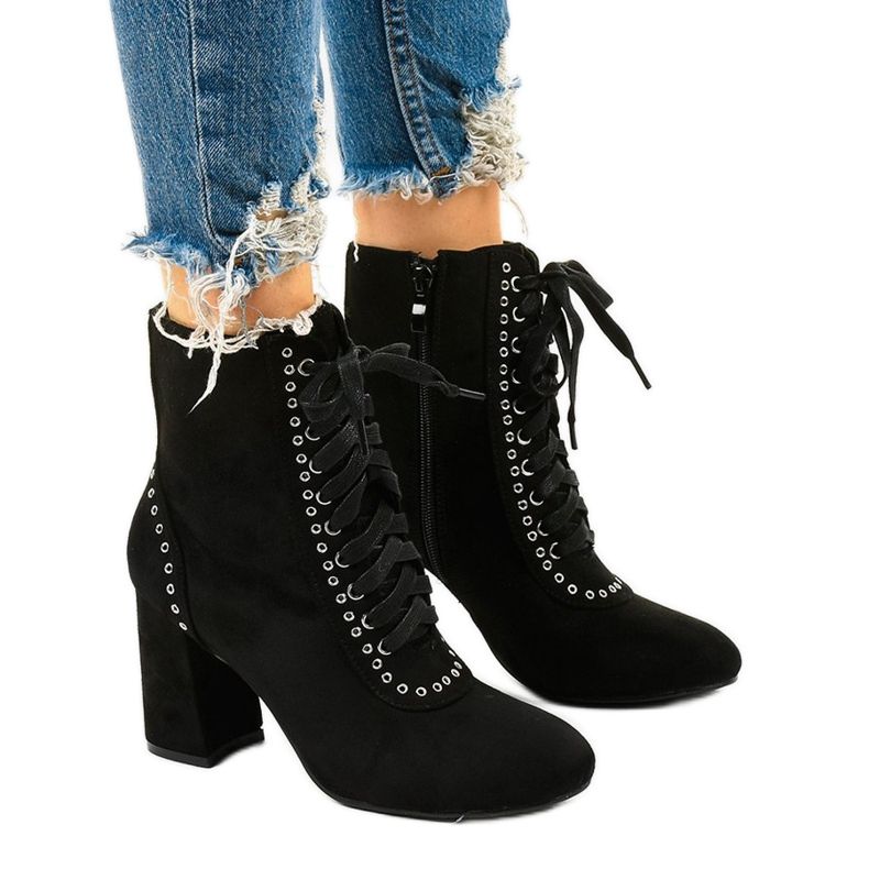 Mustat nilkkurit Corstorphine-ekologista mokkaa