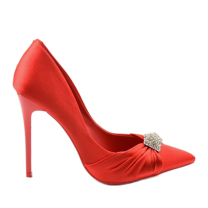 Punaiset pumput Red Devil kantapäässä punainen