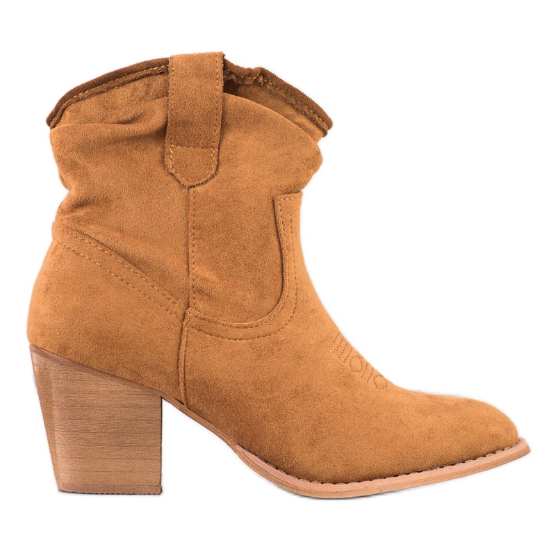 Queentina Lehmityttö postauksessa ruskea