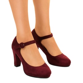 Maroon mokkanahkaiset pumput Liayarus -pylväässä punainen