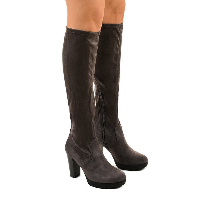 Harmaat saappaat Funnyfreeze-ekomokkaista