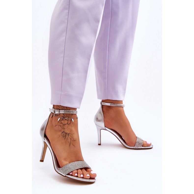 Naisten sandaalit korkokengillä, joissa on strassit, hopea Perfecto 1