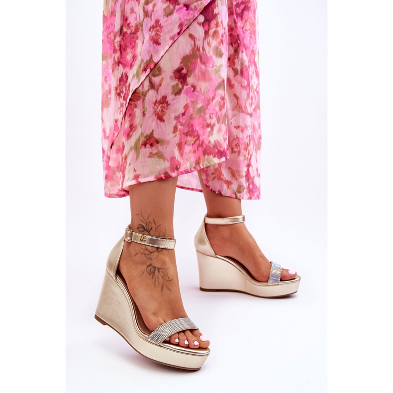 WD1 Muodikkaat nahkaiset Wedge Sandaalit Golden Arwen kultainen 1