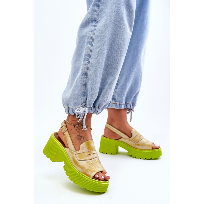 Nahkasandaalit koroilla ja alustalla Maciejka 06039-07 keltainen 1