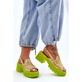 Nahkasandaalit koroilla ja alustalla Maciejka 06039-07 keltainen 2